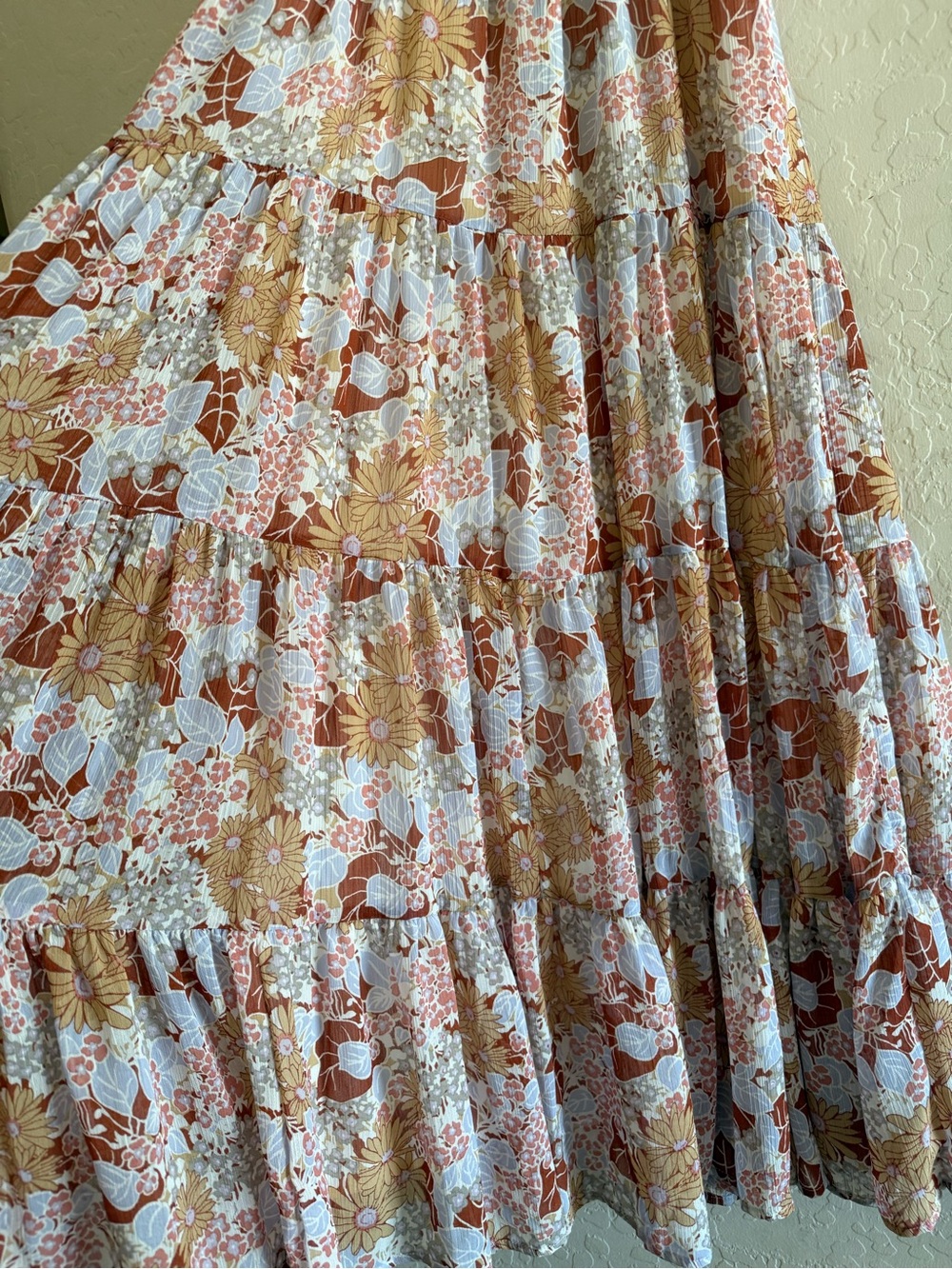 ASTR The Label, small, rust blue floral smocked tiered midi dress - Picture 13 of 14
